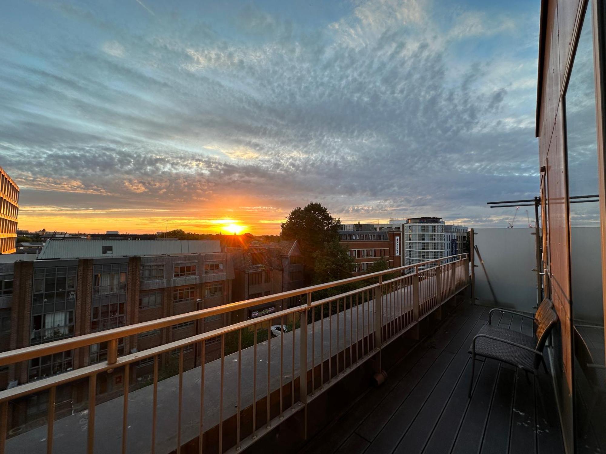 Spacious 2 Bedroom Penthouse Retreat Londres Exterior foto