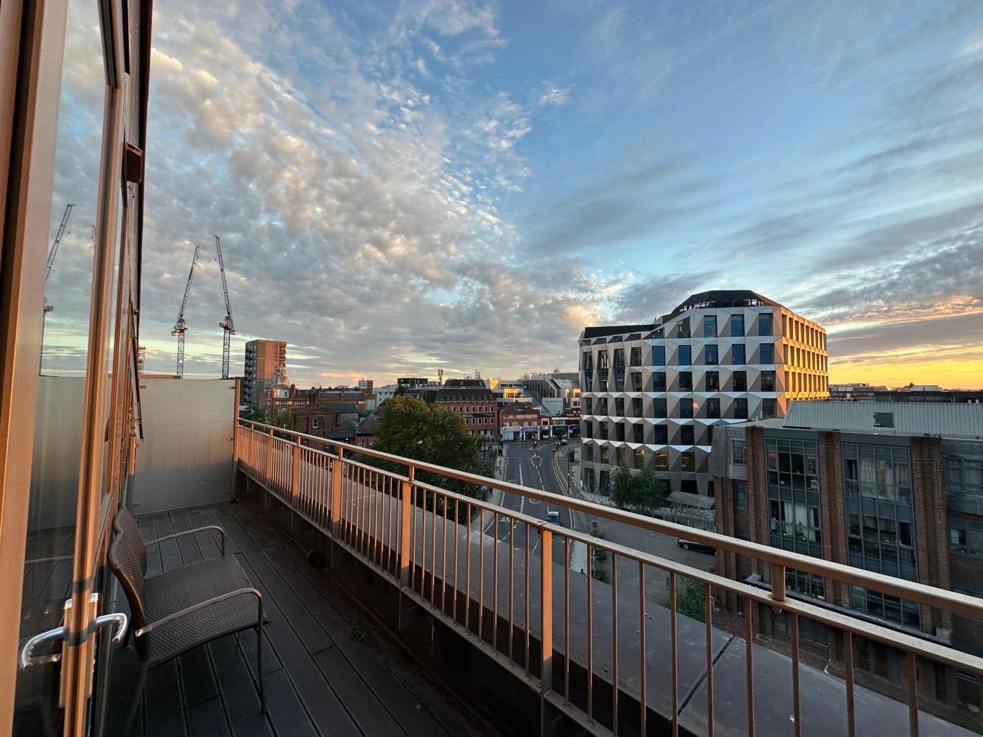 Spacious 2 Bedroom Penthouse Retreat Londres Exterior foto